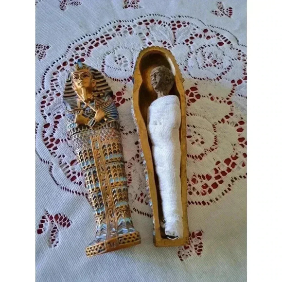 EGYPTIAN KING TUT SARCOPHAGUS AND MUMMY 7 1/2 Inches Tall - Picture 3 of 9
